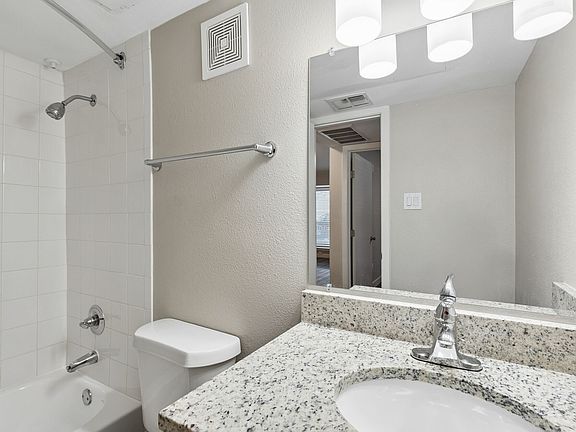 5th image of 2821 Townbluff Dr #2093