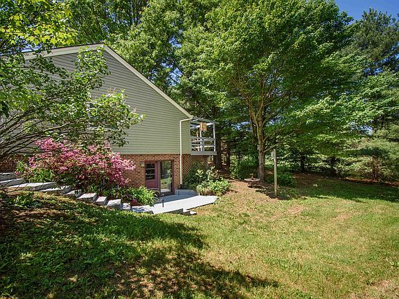 4th image of 1111 Horseshoe Ln