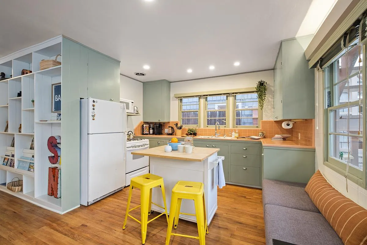 217 Garnet Ave — Photo 3
