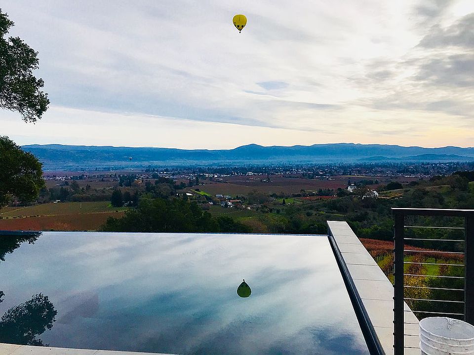 Infinity pool with spa