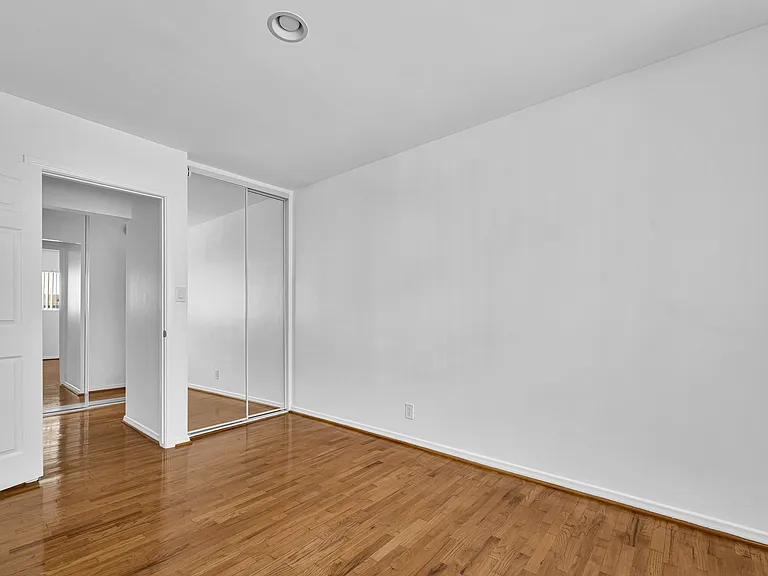 1025 Idaho Ave #6 — Photo 10