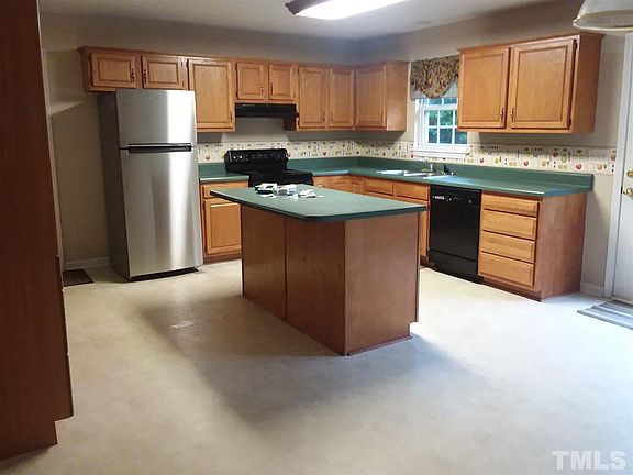 2nd image of 1201 Foxhaven Dr