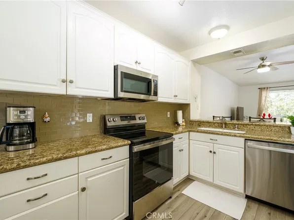 20301 Bluffside Cir APT 211, Huntington Beach, CA 92646