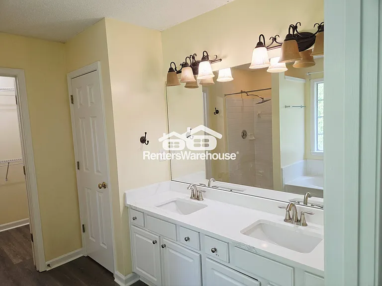 223 Regent Sq — Photo 11
