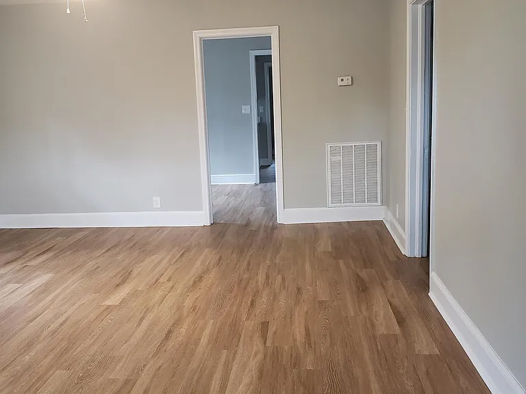 1004 Laurel St — Photo 2