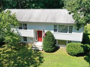 29 Silva Ter, Oxford, CT 06478