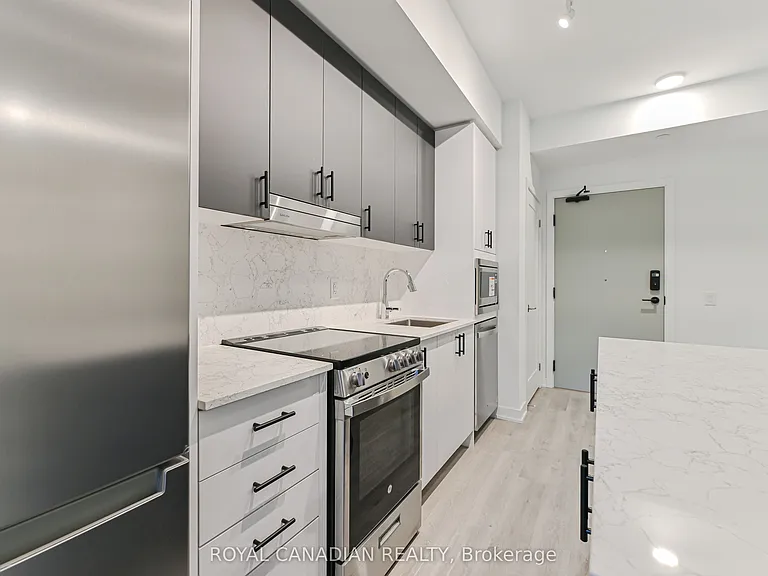 5105 Hurontario St #104 — Photo 12