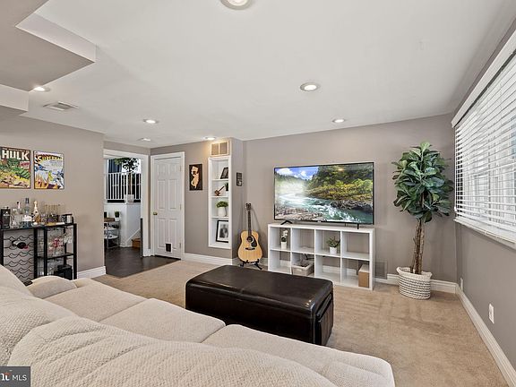 4th image of 402 Bruce Rd