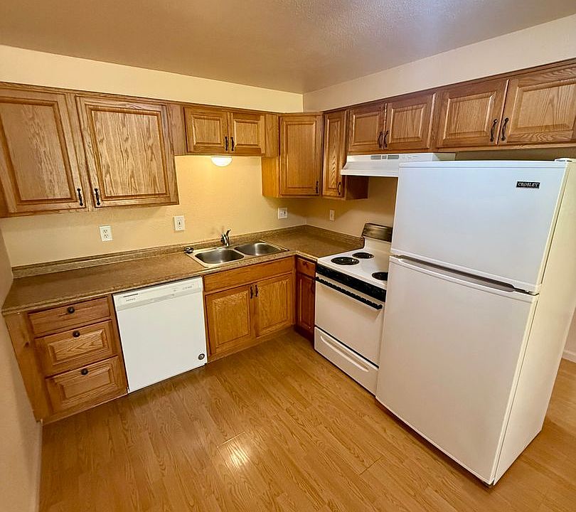 1st image of 2124 Arthur St #19