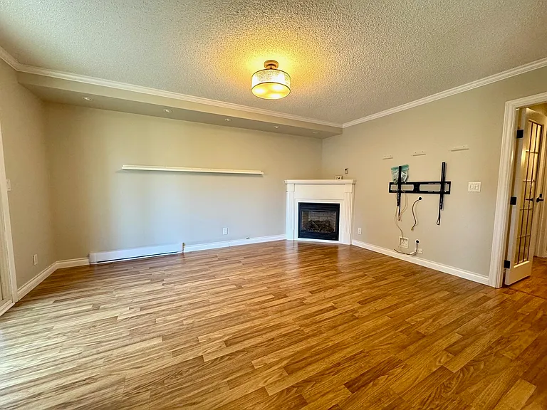1032 Cornwall Dr — Photo 15