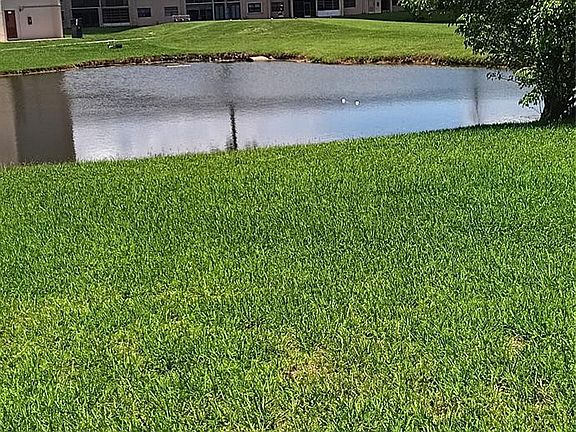5th image of 10145 Sunrise Lakes Boulevard #405