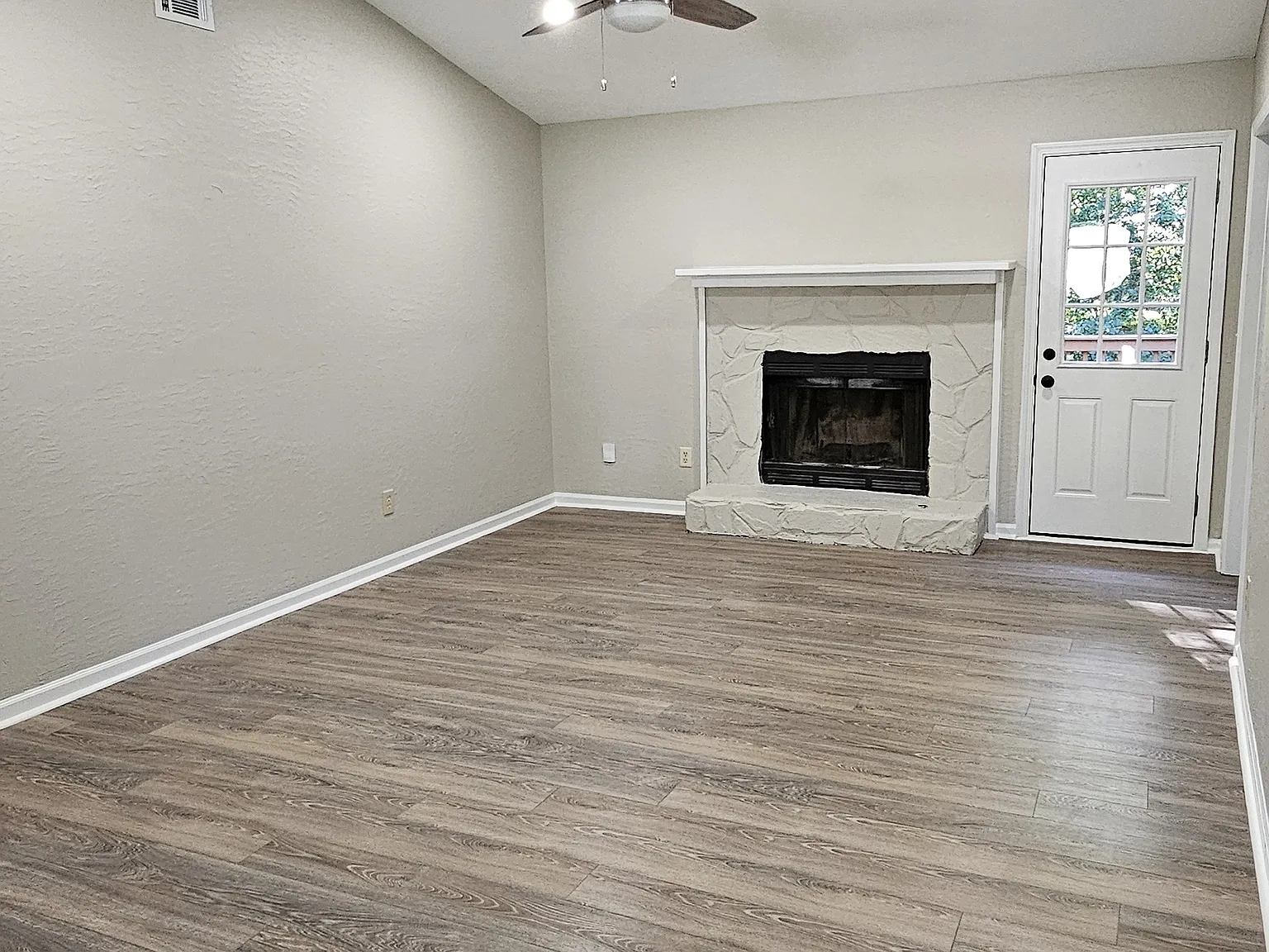 4 bed, 2109 sqft, $2,600 — Photo 4