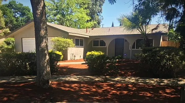 5458 E McKenzie Ave photo 1