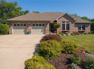 230 W Stoney Trl, Greenfield, IN 46140