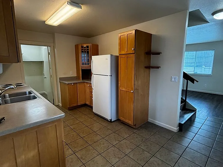 11 SE Cleveland Ave — Photo 4