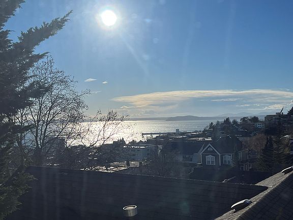 3rd image of 1015 Queen Anne Ave N #207