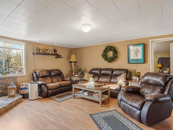 3rd image of 14090 Lake Blvd