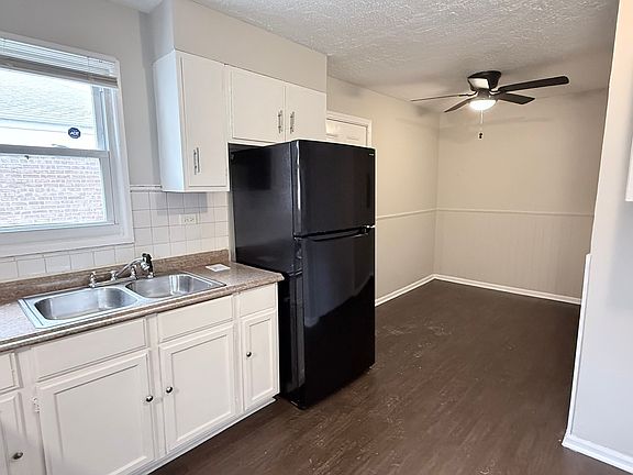 5th image of 14610 Blackstone Ave