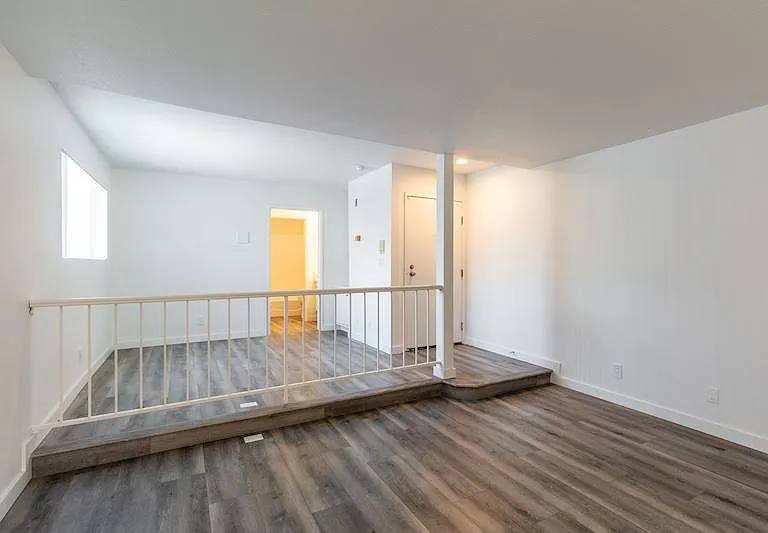 550 Sqft bedroom