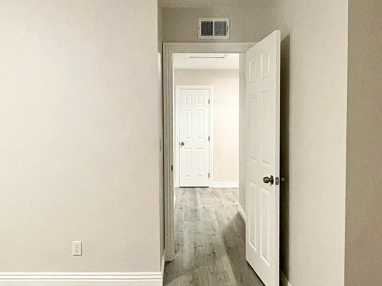801 E Hood Ave — Photo 10