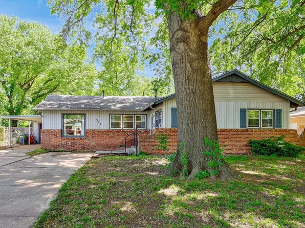 1318 N Westview Dr, Derby, KS 67037