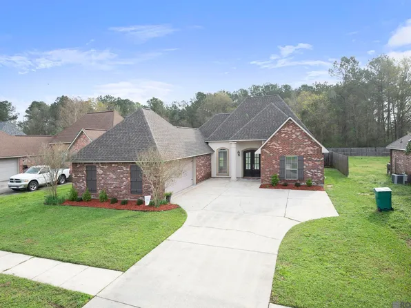 34122 Spring Lake Dr, Walker, LA 70785