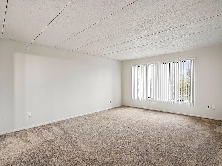 Lincoln Tower Apartments — Photo 10