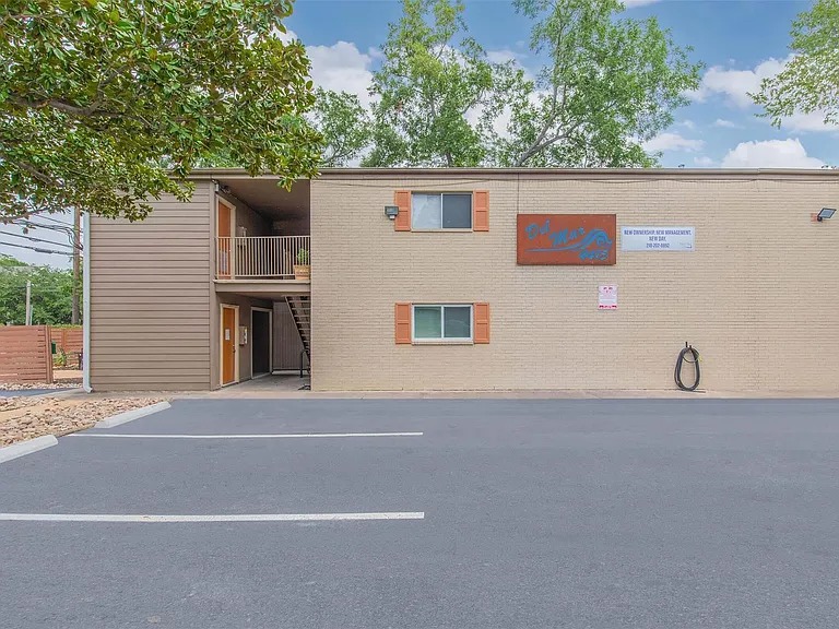4415 Avenue B #101 — Photo 17