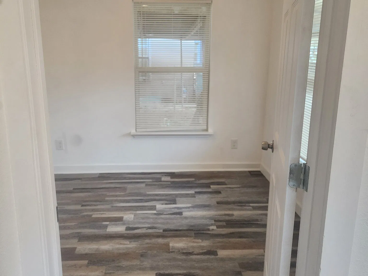 3 Bedroom / 1 Bathroom House — Photo 4