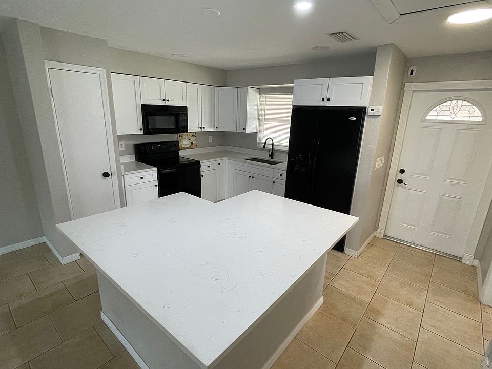 Kitchen with Island