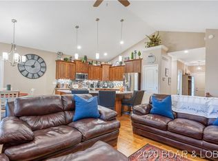 112 W Crossfox Trl, Camdenton, MO 65020