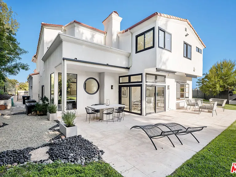 23458 W Moon Shadows Dr — Photo 48