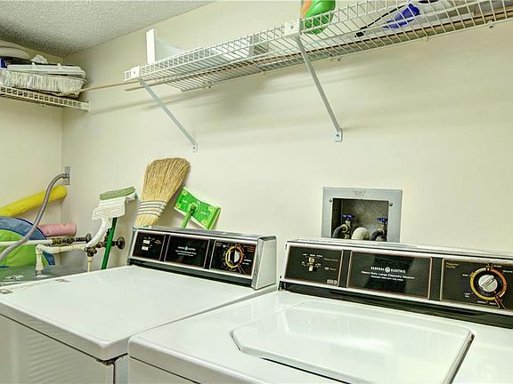 5th image of 1470 Wood Ave APT 303