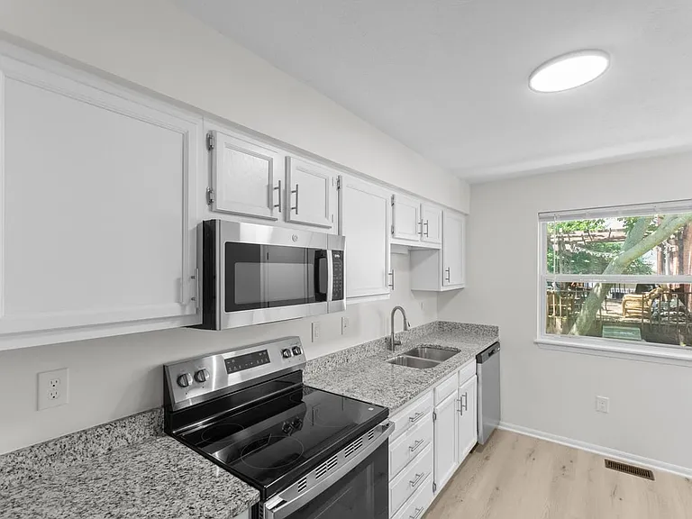 184 S Franklin St #A — Photo 11