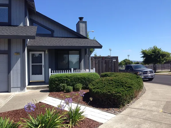 1398 Marigold Pl, Rohnert Park, CA 94928