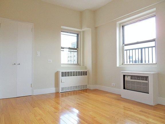 5th image of 360 E 65th St Ph C