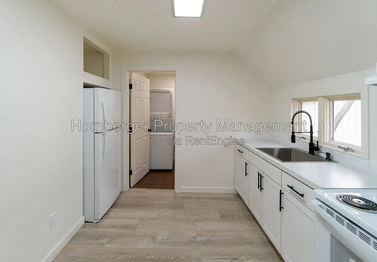 2 bed, 1.0 bath, 750 sqft, $1,095 — Photo 2