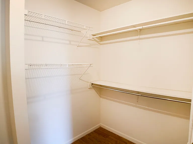 Crown Crossing Apartments — Photo 29