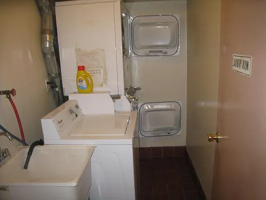 Rented by Alexiou Realty | media 2