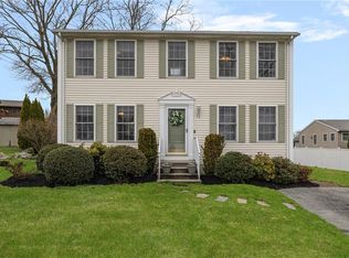 75 Macbeth St, Cranston, RI 02920