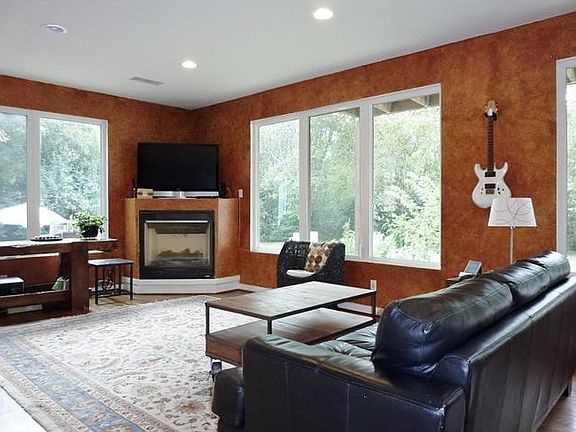 3rd image of 1413 El Campo Dr