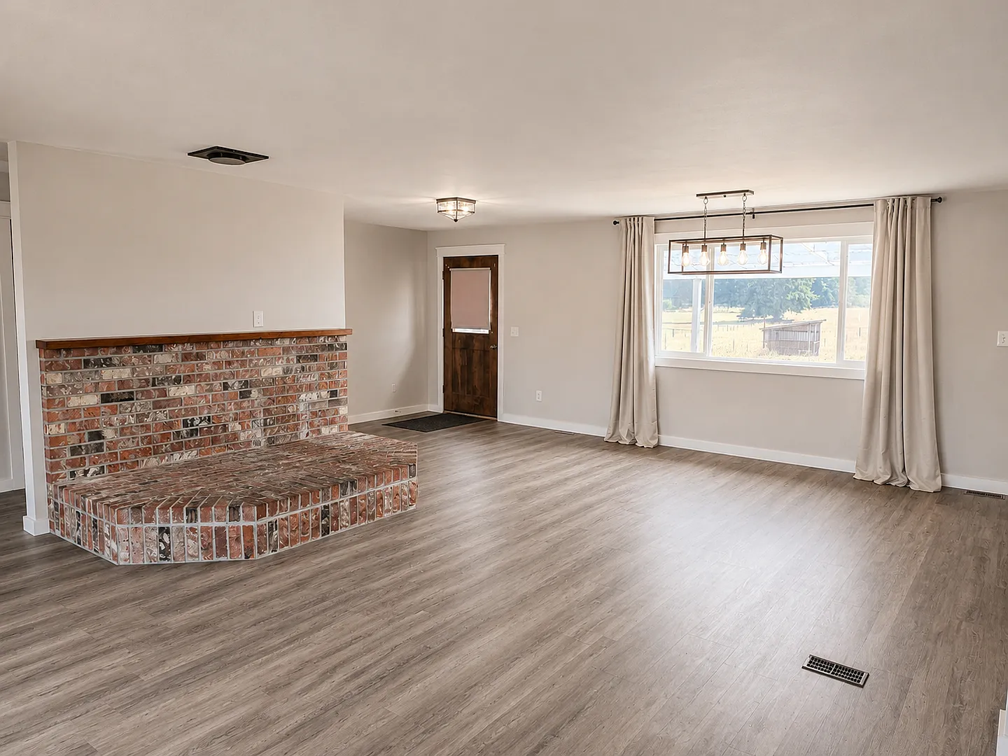Renovated Tenino Home with Barn, Pasture & Bonus Room — Photo 4