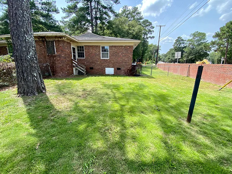 1564 Lonsford Dr — Photo 16