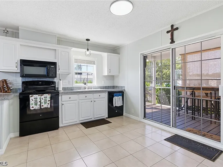 5558 Palm Beach Blvd #105 — Photo 3