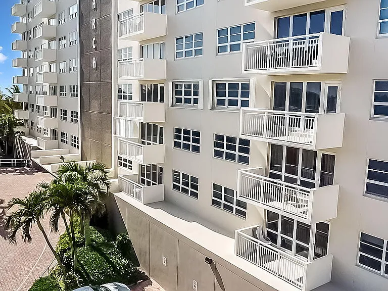 133 N Pompano Beach Blvd #204 — Photo 37