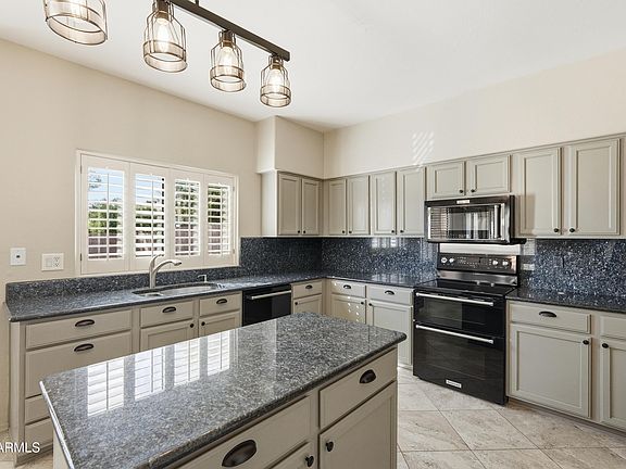 5th image of 2201 W REDWOOD Drive