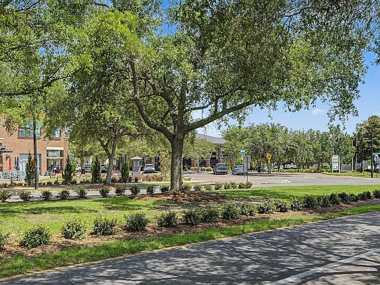 4065 Four Oaks Blvd — Photo 39