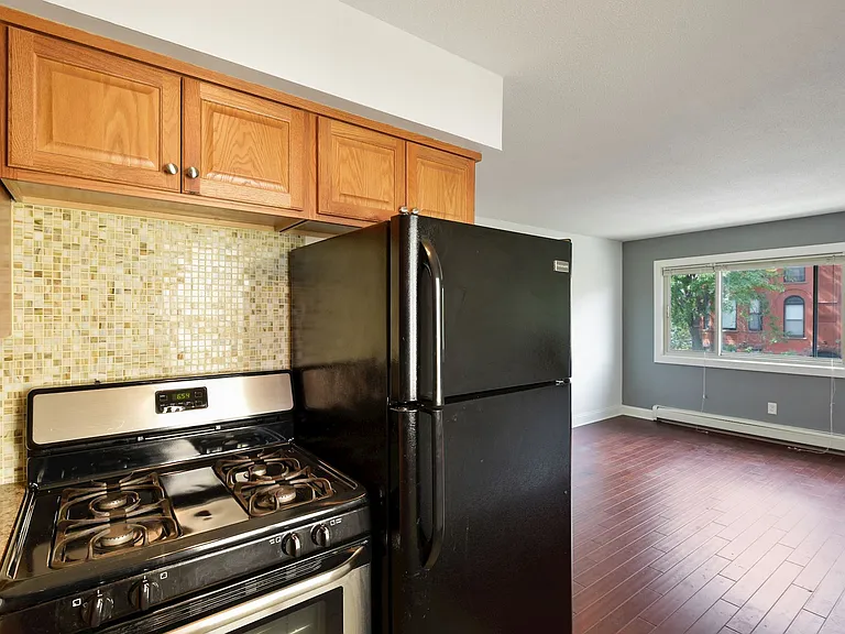 729 E 16th St #5 — Photo 2