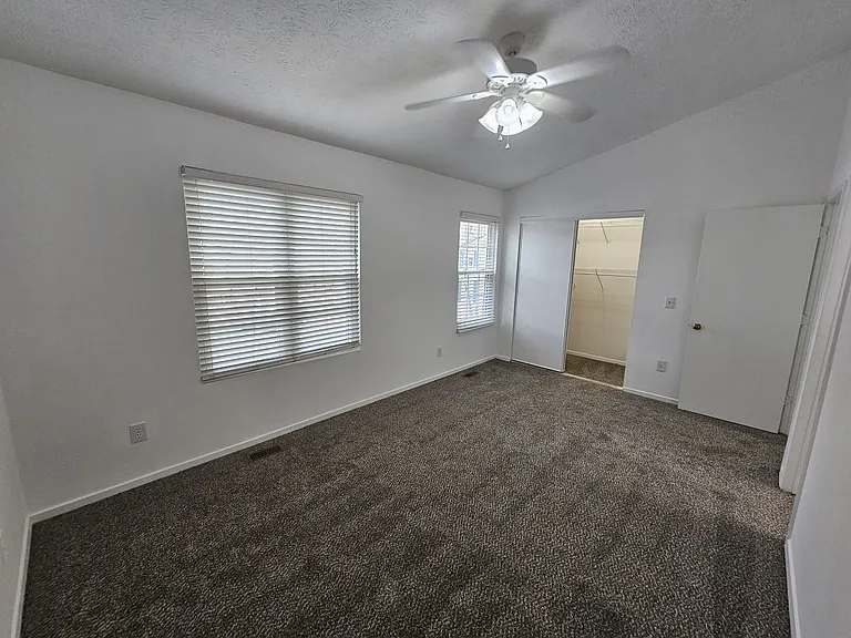 2401 Queen Anne Ct — Photo 16
