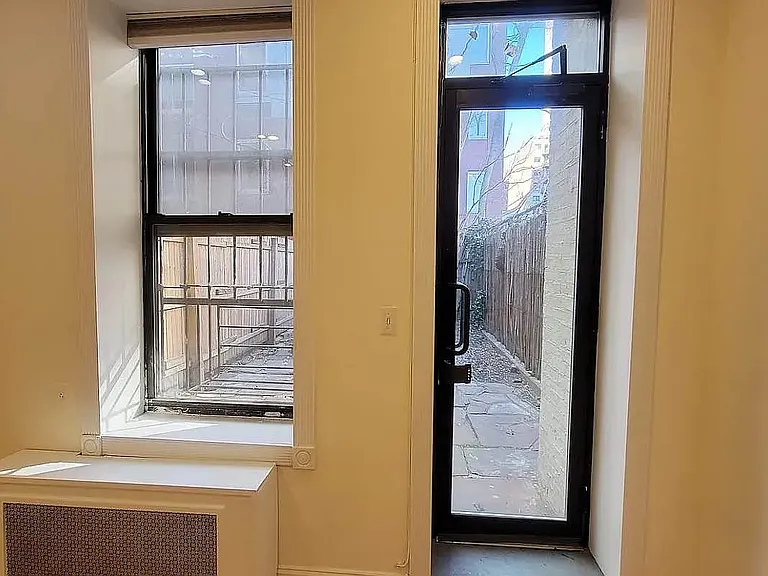 309 E 37th St #1H — Photo 5